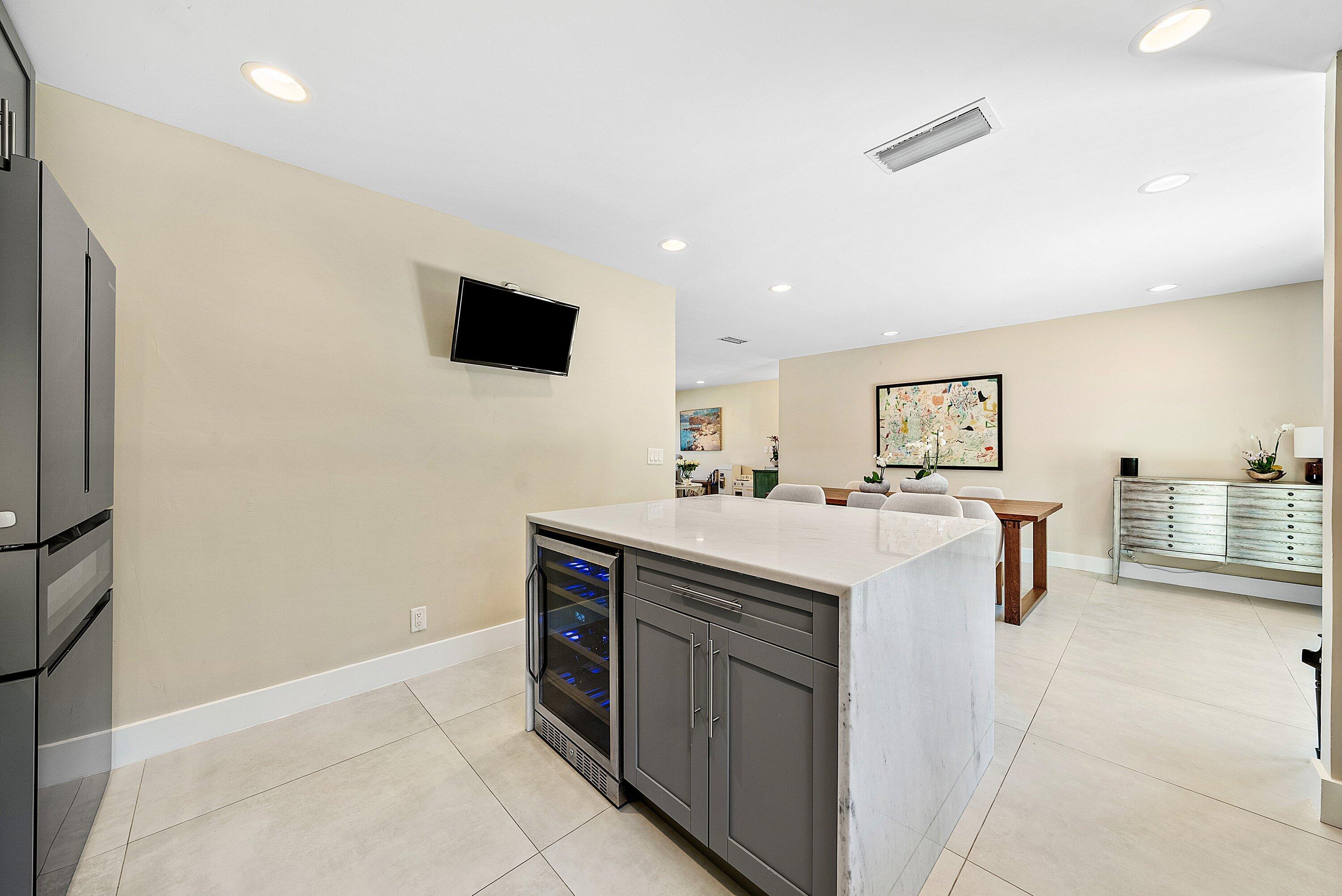 804 S Road Boynton Beach, FL 33435 - Photo 11 of 40 Island with wine cooler