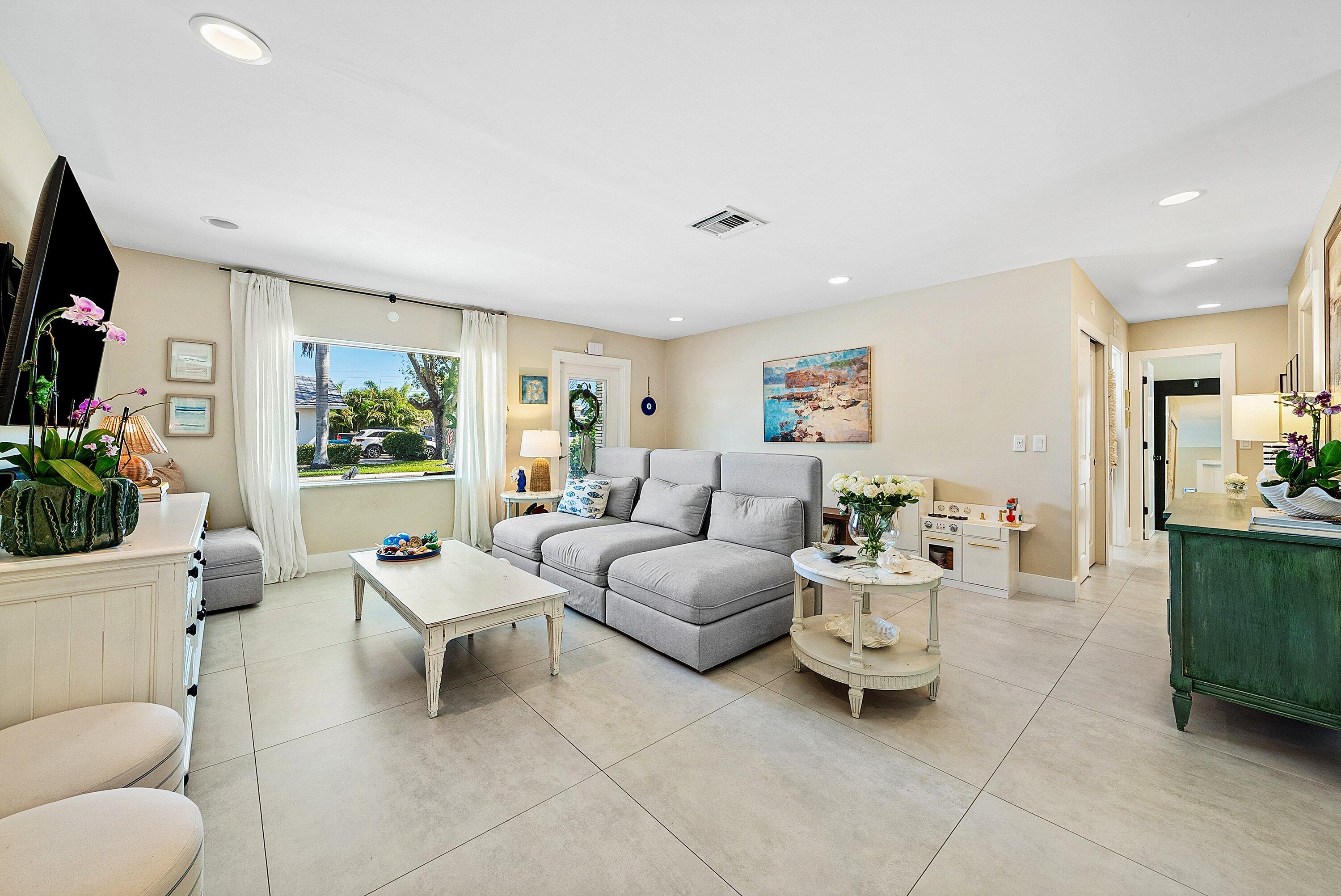 804 S Road Boynton Beach, FL 33435 - Photo 15 of 40 Living Room