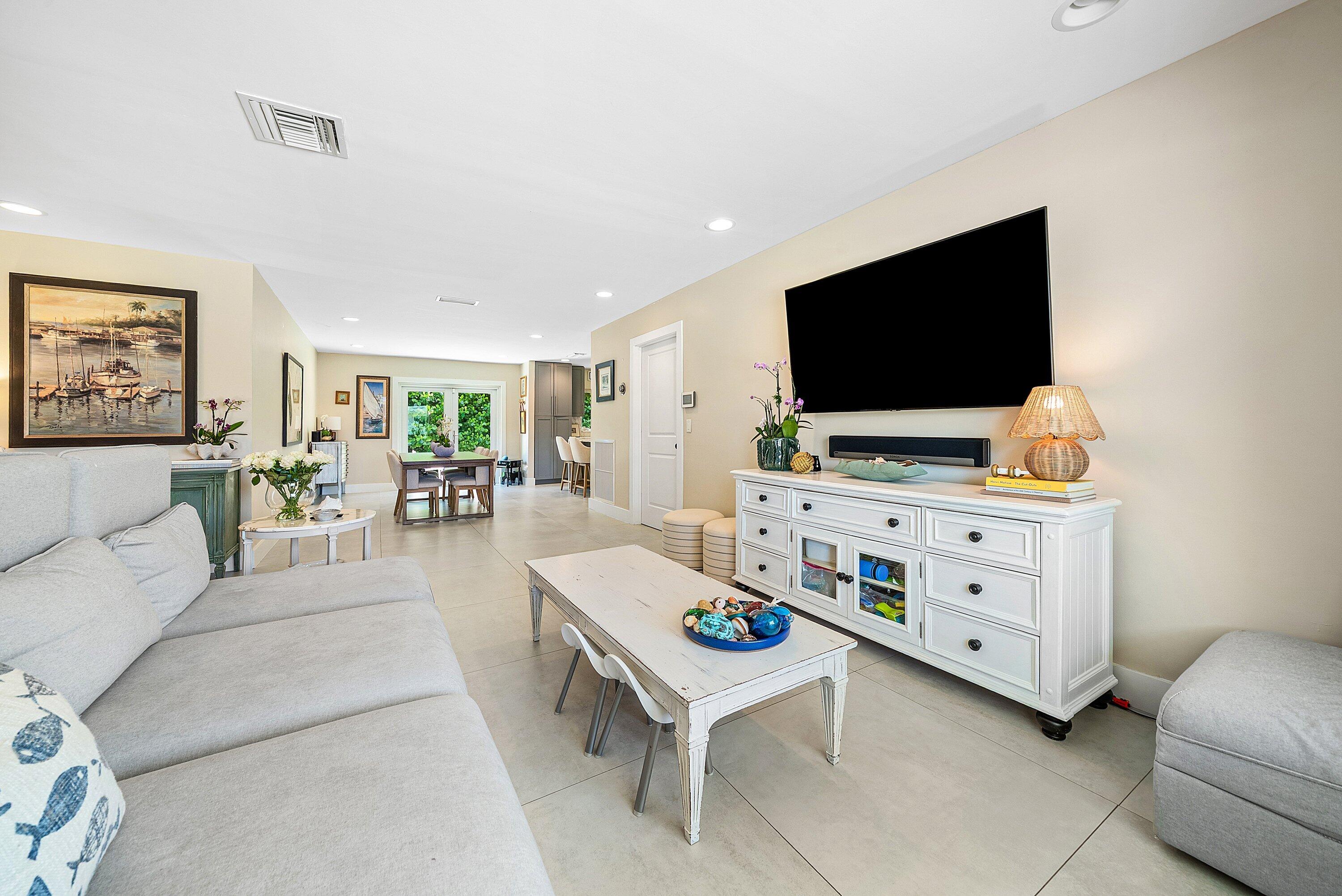 804 S Road Boynton Beach, FL 33435 - Photo 16 of 40 Living Area