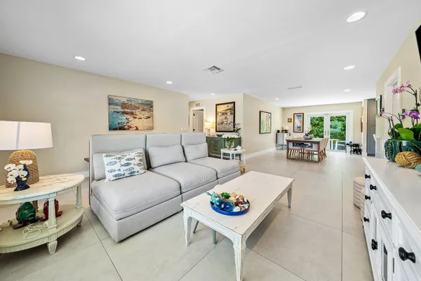 $980,000 | 804 S Road, Boynton Beach, FL 33435