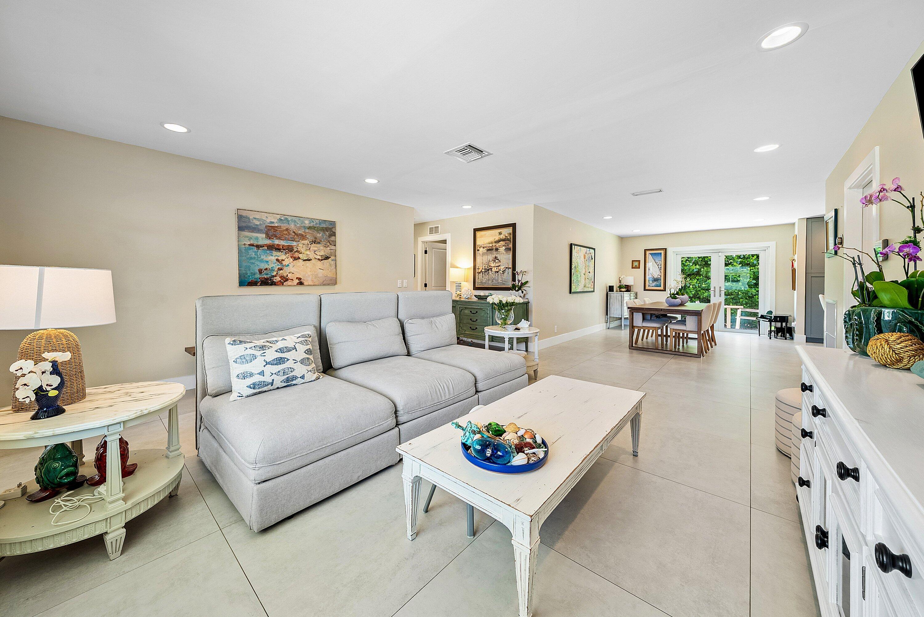 804 S Road Boynton Beach, FL 33435 - Photo 17 of 40 Main Living Area