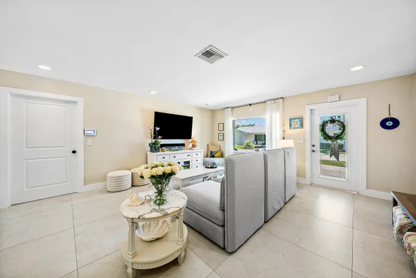 $980,000 | 804 S Road, Boynton Beach, FL 33435