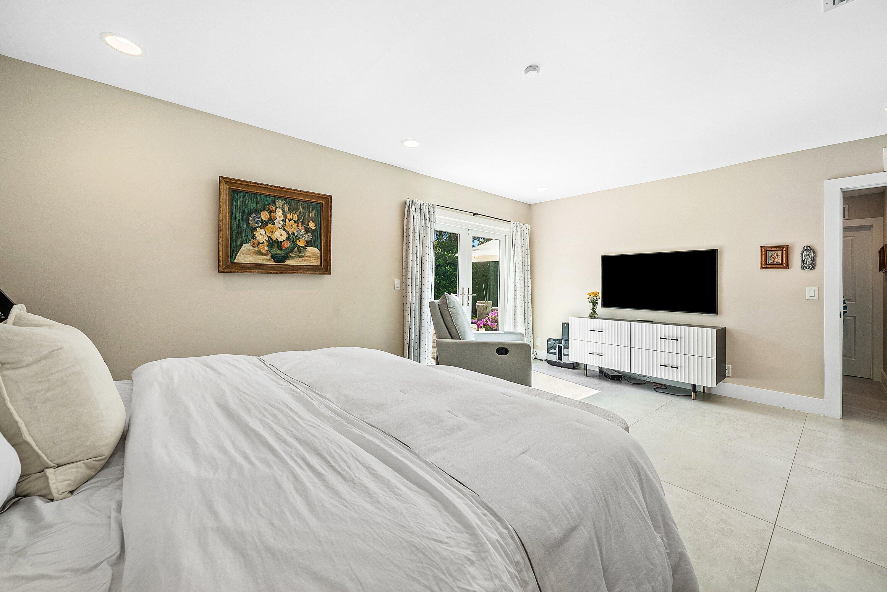 804 S Road Boynton Beach, FL 33435 - Photo 21 of 40 Large Primary Bedroom