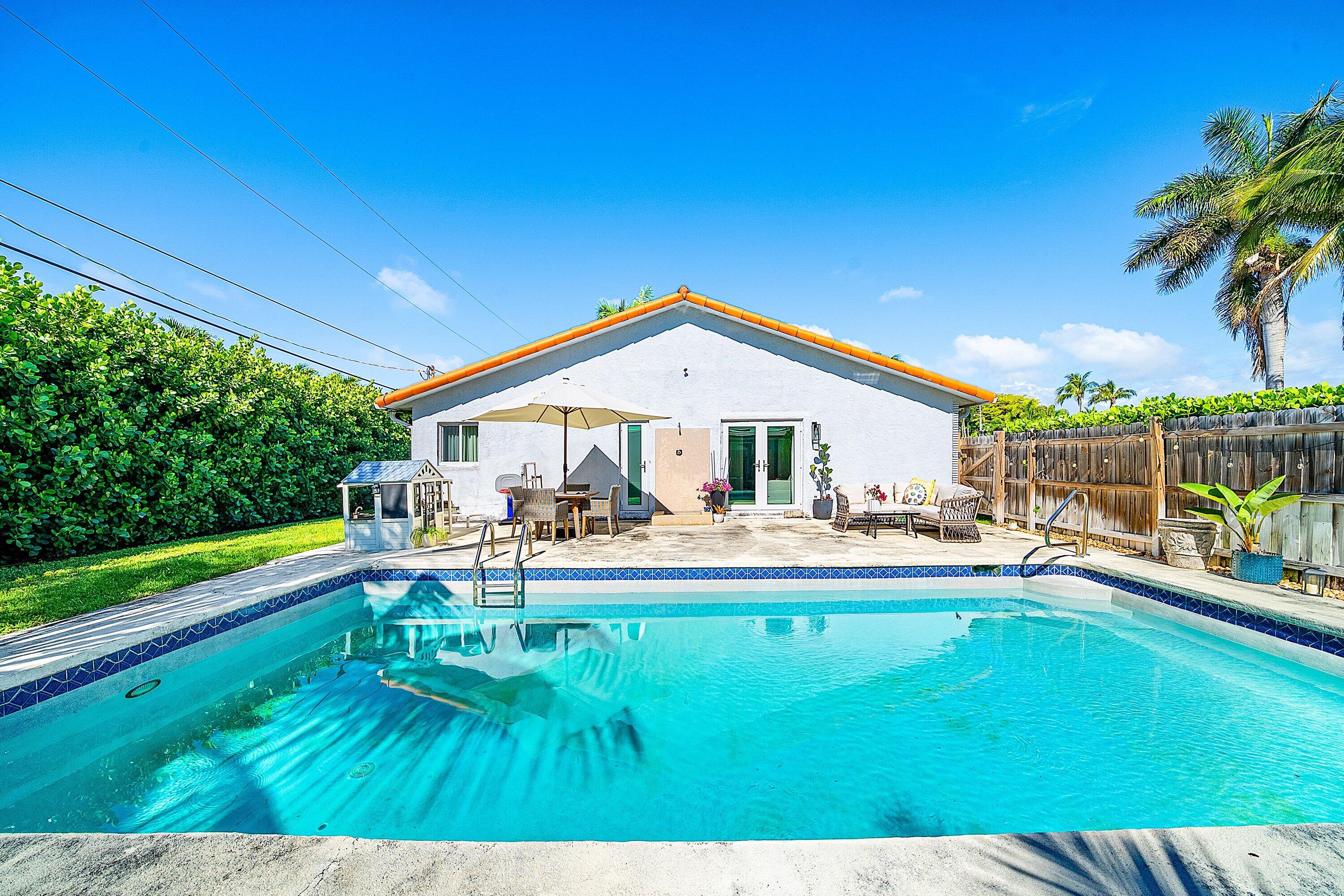 804 S Road Boynton Beach, FL 33435 - Photo 30 of 40 Pool