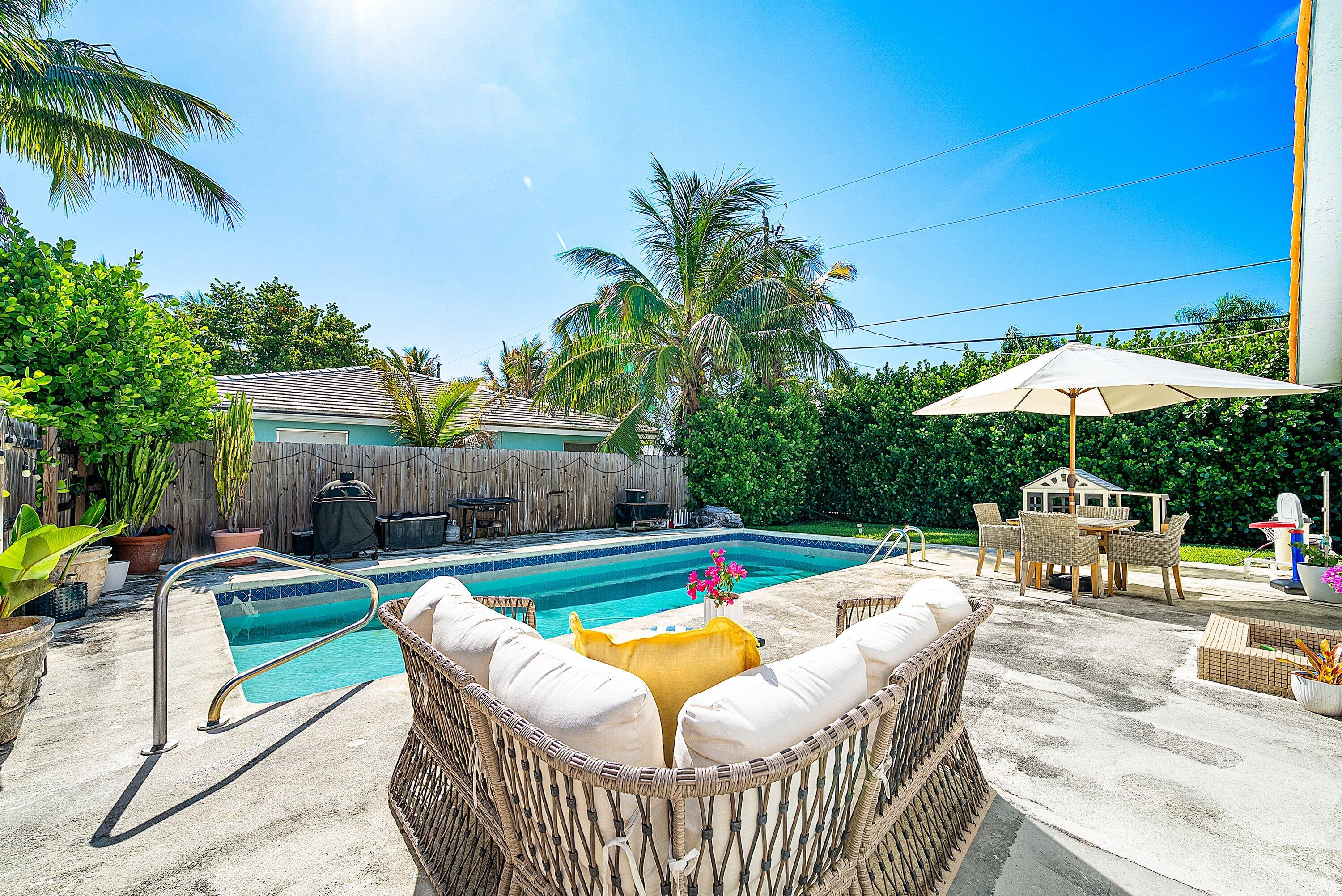 804 S Road Boynton Beach, FL 33435 - Photo 31 of 40 Backyard