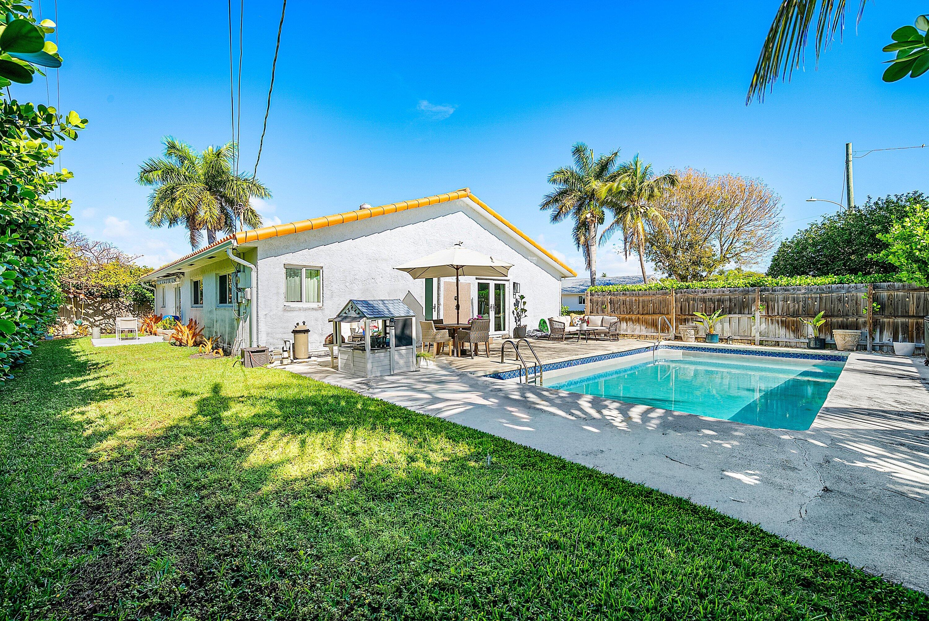 804 S Road Boynton Beach, FL 33435 - Photo 32 of 40 Backyard