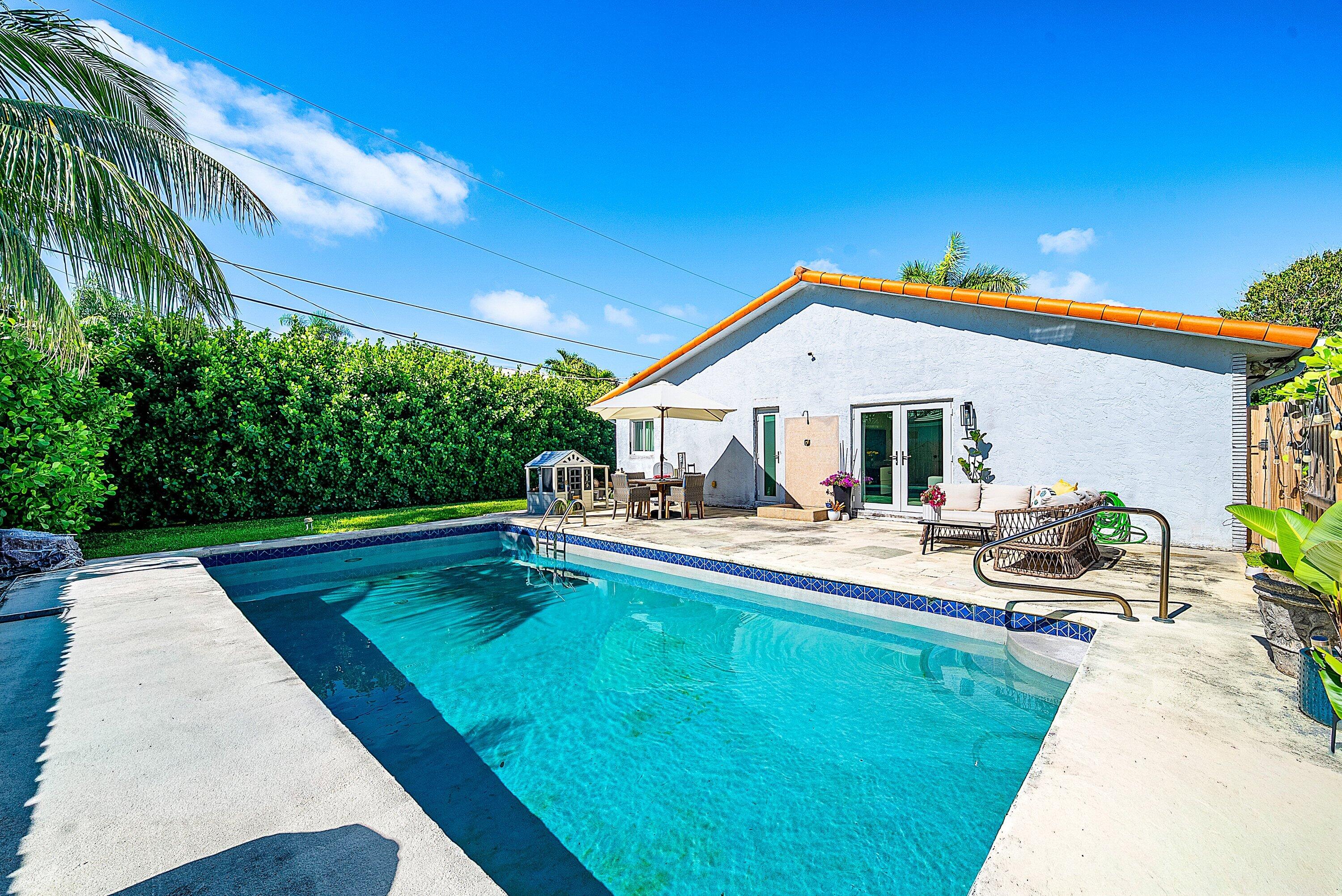 804 S Road Boynton Beach, FL 33435 - Photo 33 of 40 Backyard