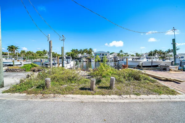 $980,000 | 804 S Road, Boynton Beach, FL 33435