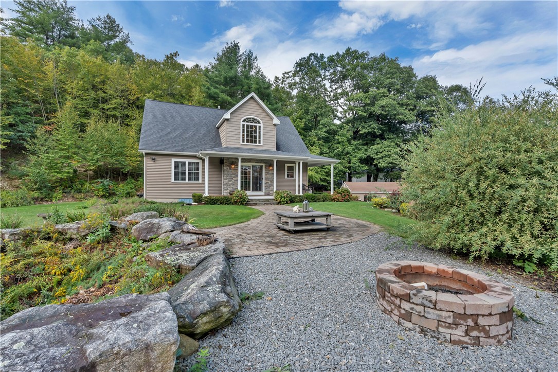 68 Wolf Hill Road Smithfield, RI 02917 - Photo 4 of 47 Gallery Image 4
