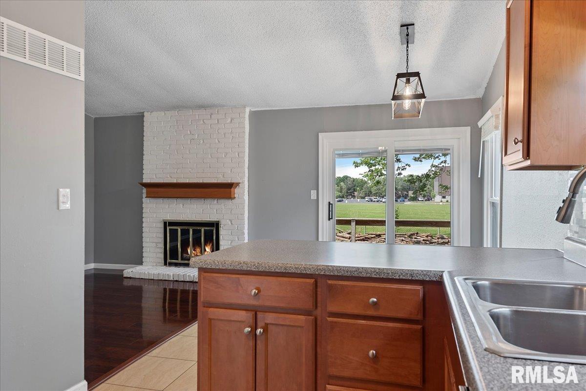 119 Springbrook Drive Springfield, IL 62702 - Photo 11 of 31