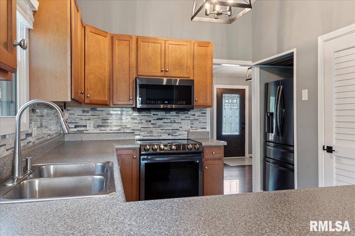 119 Springbrook Drive Springfield, IL 62702 - Photo 12 of 31