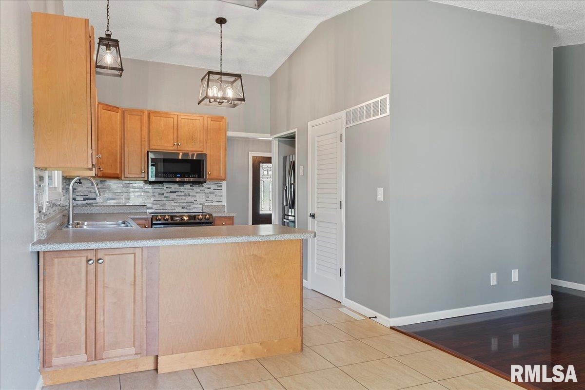 119 Springbrook Drive Springfield, IL 62702 - Photo 13 of 31