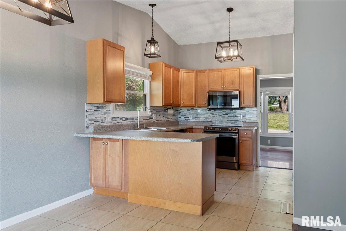 119 Springbrook Drive Springfield, IL 62702 - Photo 14 of 31