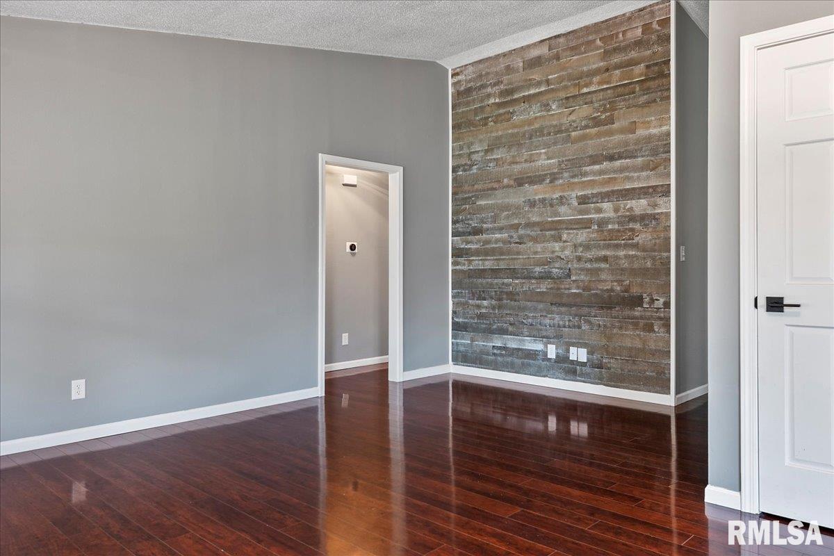 119 Springbrook Drive Springfield, IL 62702 - Photo 4 of 31