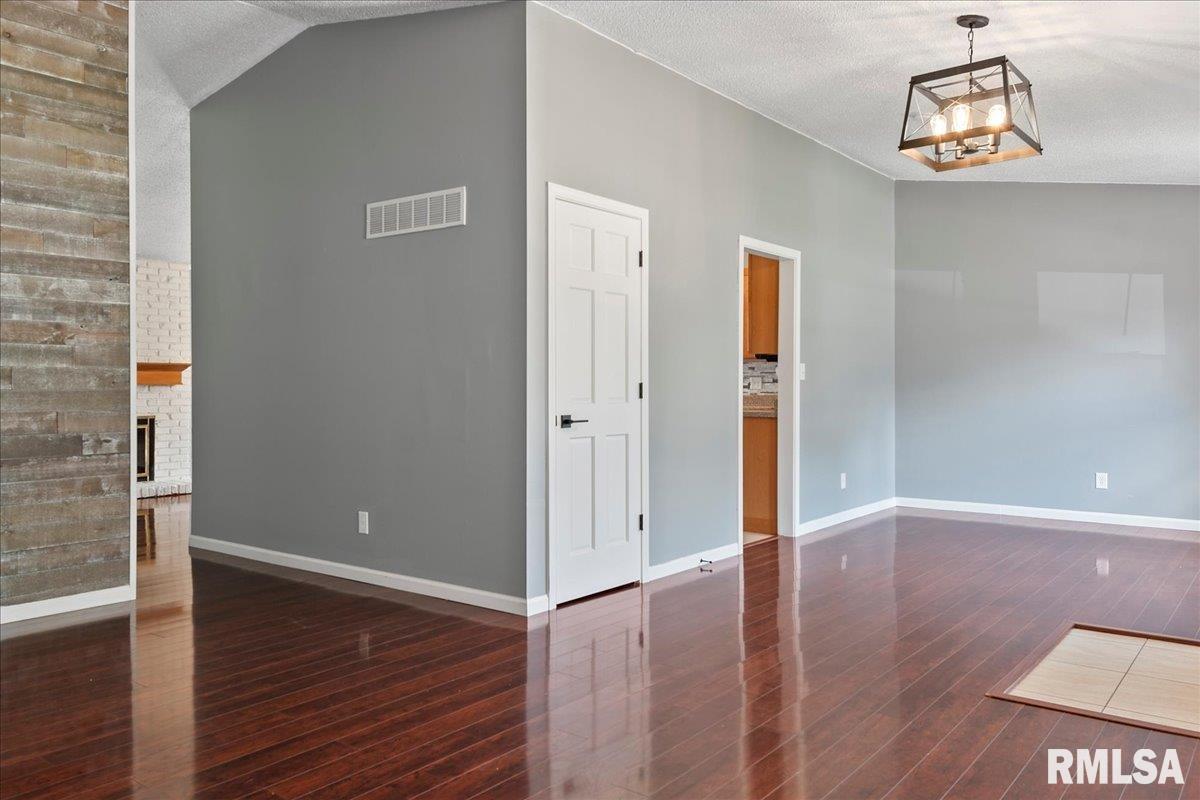 119 Springbrook Drive Springfield, IL 62702 - Photo 5 of 31