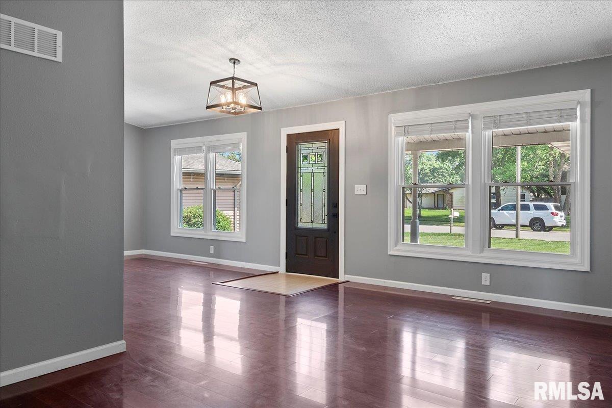 119 Springbrook Drive Springfield, IL 62702 - Photo 7 of 31