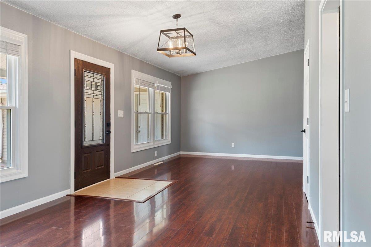 119 Springbrook Drive Springfield, IL 62702 - Photo 8 of 31