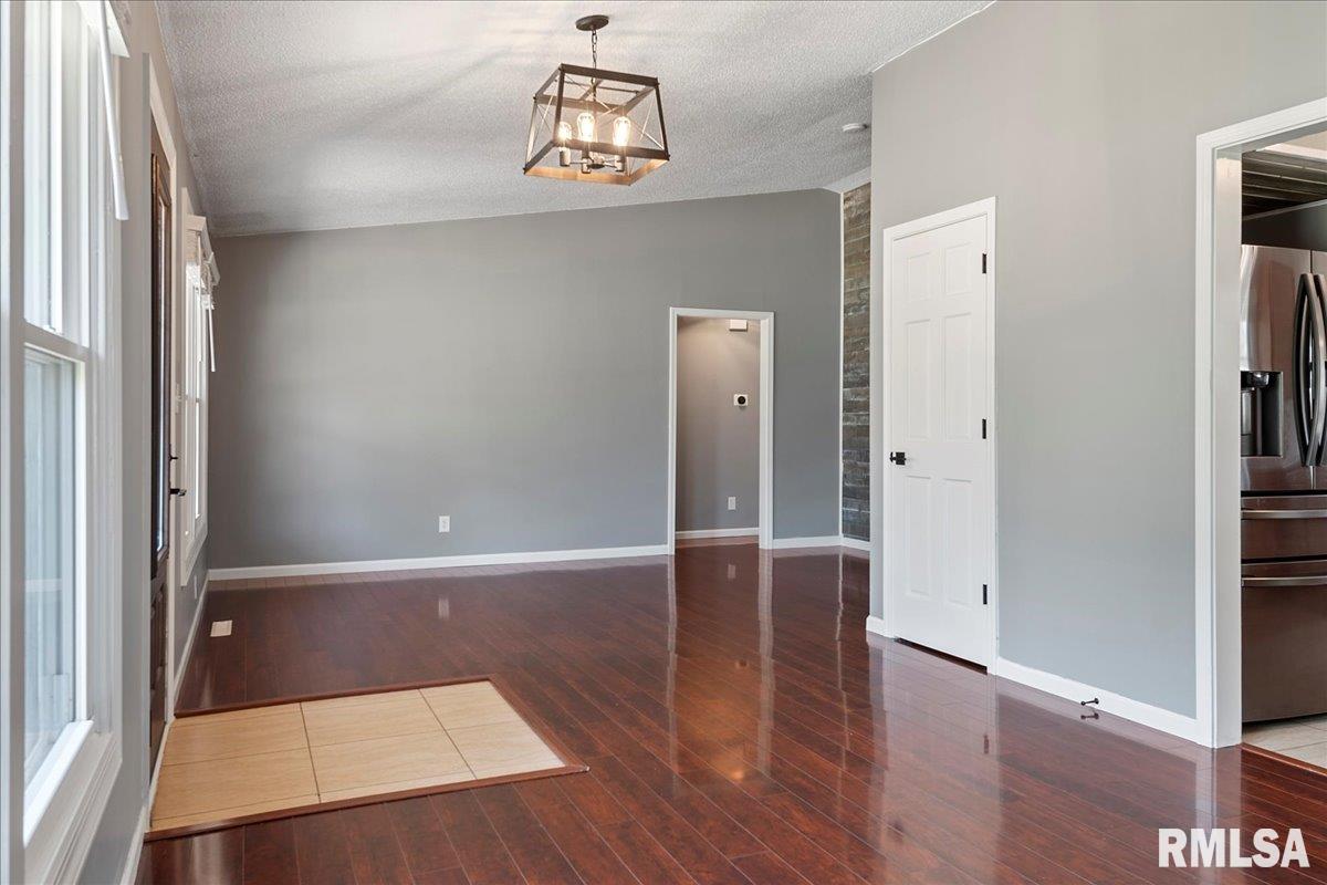 119 Springbrook Drive Springfield, IL 62702 - Photo 9 of 31