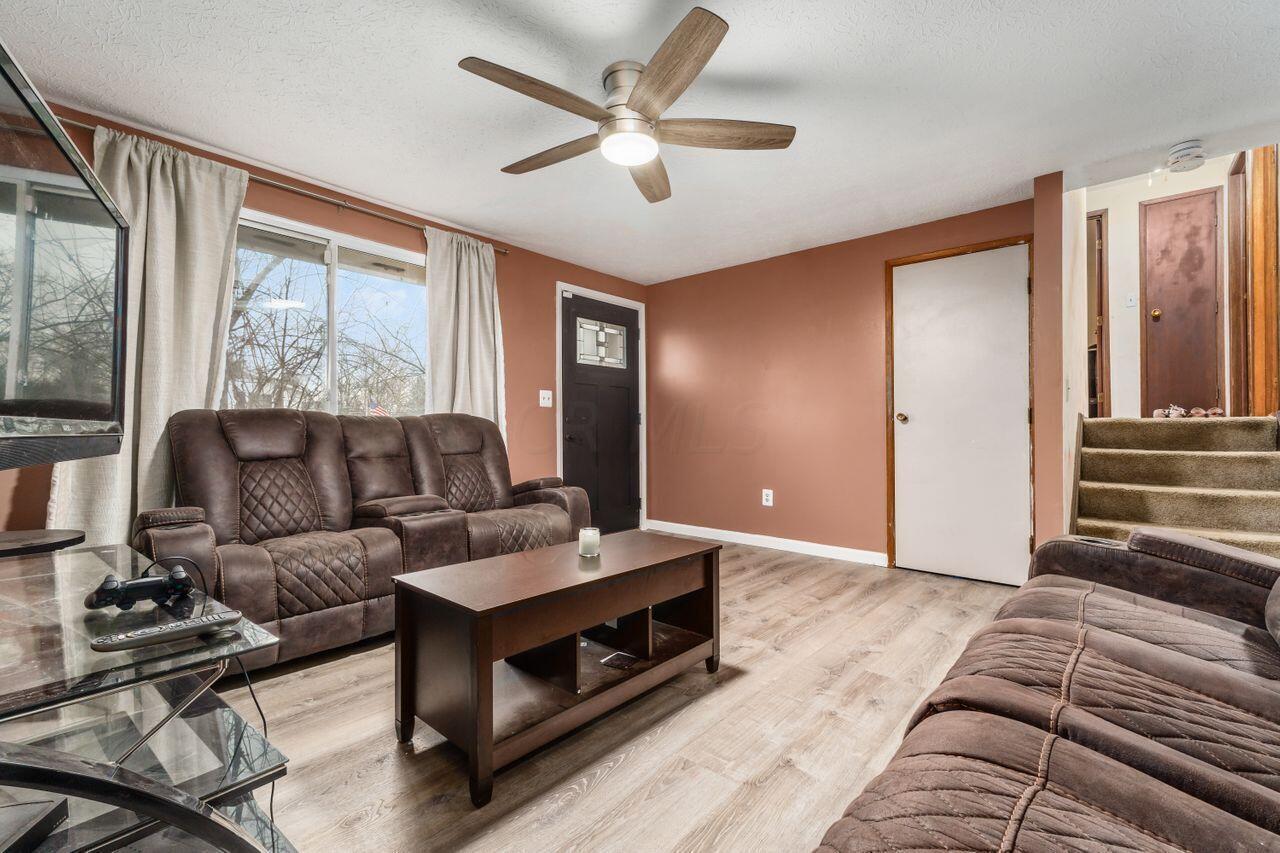 6507 Bartlett Road Reynoldsburg, OH 43068 - Photo 3 of 24 S_-_6507_Bartlett_Ct_-_021