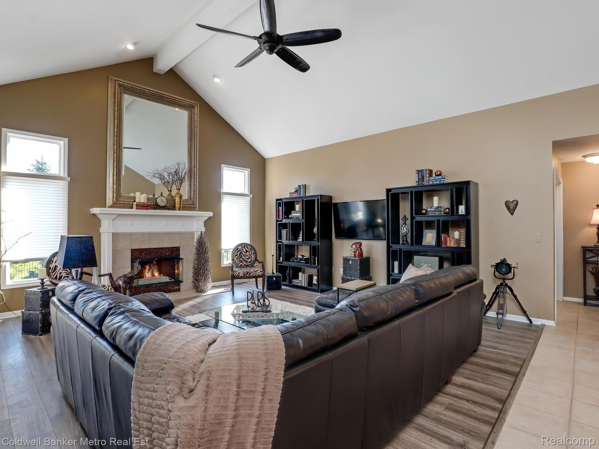 50544 Nesting Ridge Drive Macomb, MI 48044 - Photo 26 of 44 Great Room.jpg
