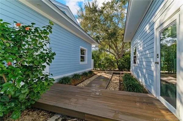 $1,690,000 | 1002 Southeast Riverside Drive, Stuart, FL 34996