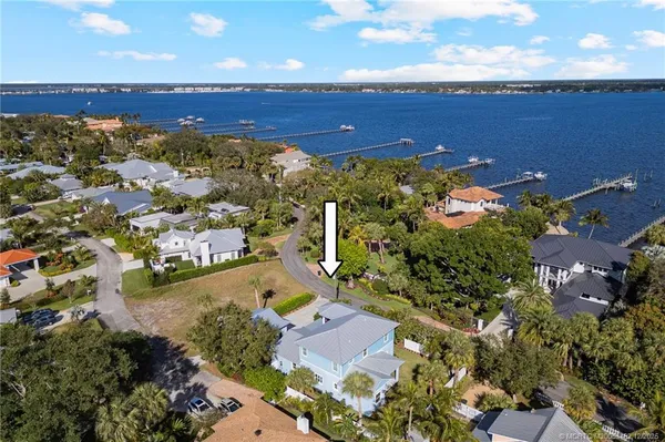 $1,690,000 | 1002 Southeast Riverside Drive, Stuart, FL 34996