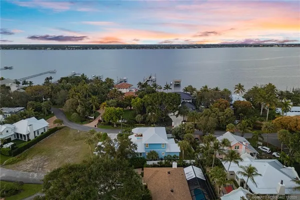 $1,690,000 | 1002 Southeast Riverside Drive, Stuart, FL 34996