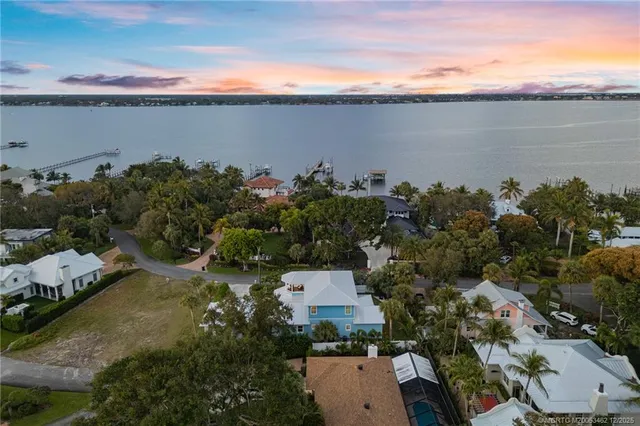 $1,725,000 | 1002 Southeast Riverside Drive, Stuart, FL 34996