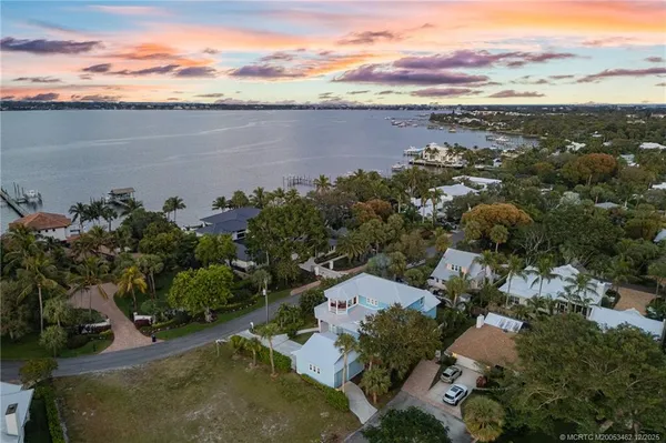 $1,690,000 | 1002 Southeast Riverside Drive, Stuart, FL 34996