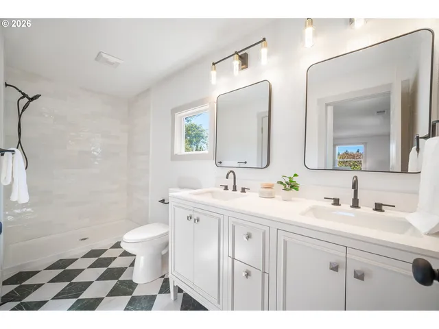 $370,000 | 1710 Johnson Street, North Bend, OR 97459