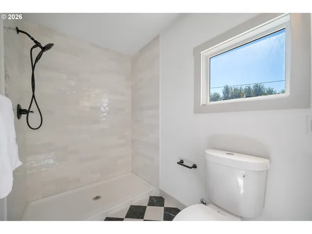 $370,000 | 1710 Johnson Street, North Bend, OR 97459