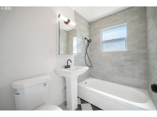 $370,000 | 1710 Johnson Street, North Bend, OR 97459