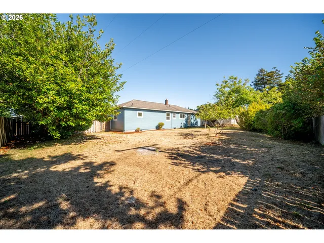 $370,000 | 1710 Johnson Street, North Bend, OR 97459