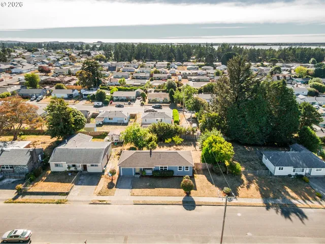 $370,000 | 1710 Johnson Street, North Bend, OR 97459