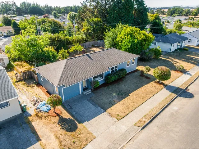 $370,000 | 1710 Johnson Street, North Bend, OR 97459