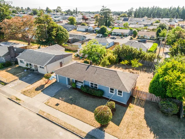 $370,000 | 1710 Johnson Street, North Bend, OR 97459