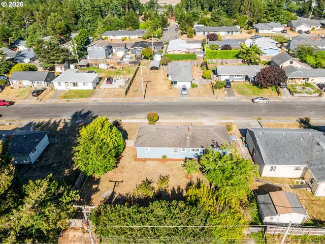 $370,000 | 1710 Johnson Street, North Bend, OR 97459