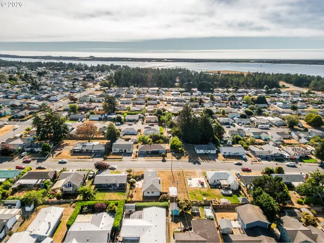 $370,000 | 1710 Johnson Street, North Bend, OR 97459