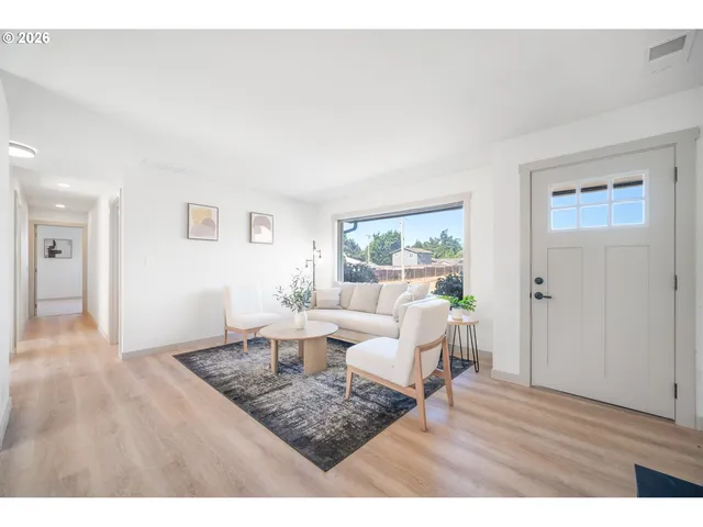 $370,000 | 1710 Johnson Street, North Bend, OR 97459