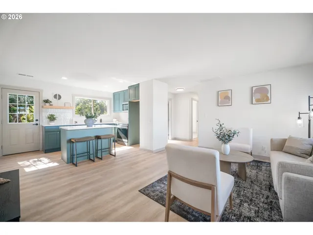 $370,000 | 1710 Johnson Street, North Bend, OR 97459