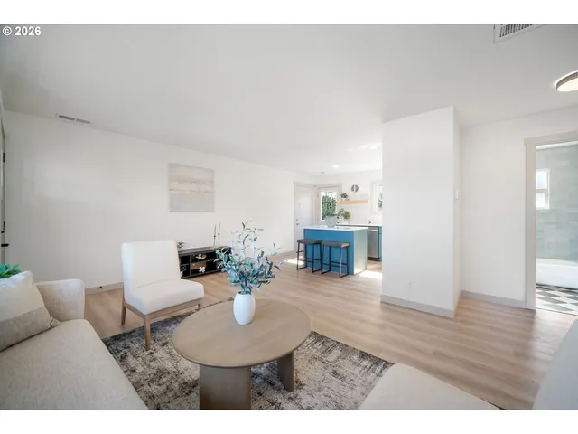 $370,000 | 1710 Johnson Street, North Bend, OR 97459