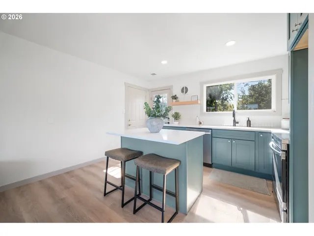 $370,000 | 1710 Johnson Street, North Bend, OR 97459