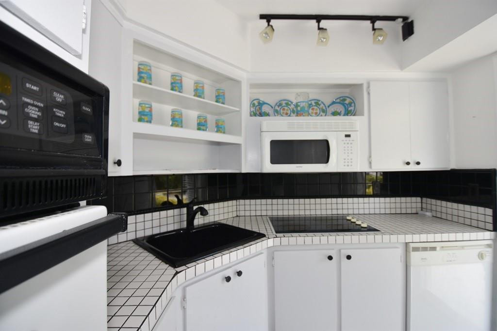 2161 Northeast 42nd Court, Unit 114 Lighthouse Point, FL 33064 - Photo 22 of 36 Photo 23