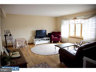 211 Ellisdale Road Chesterfield, NJ 08515 - Photo 2 of 11 Living Room