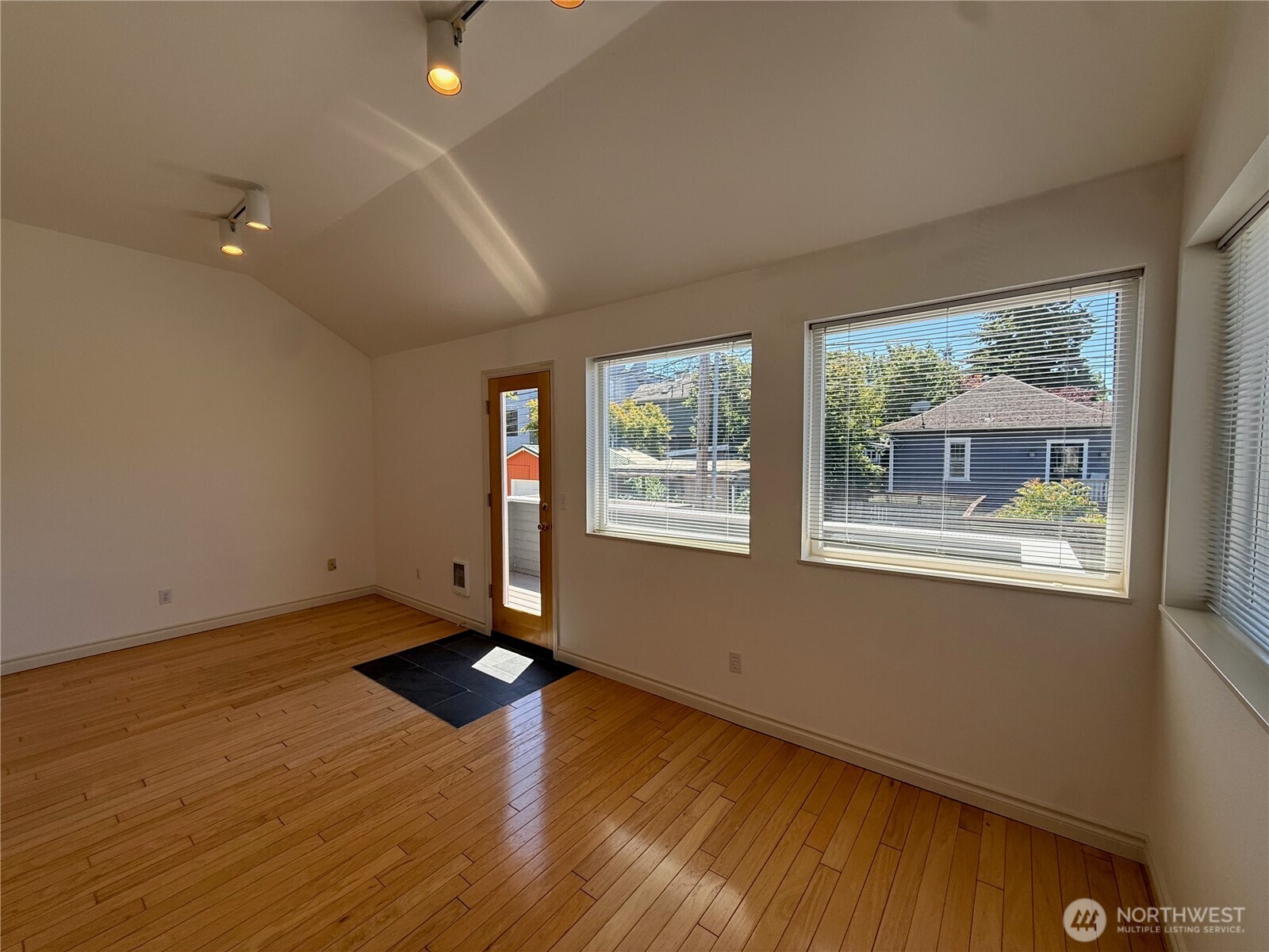2327 North 65th Street Seattle, WA 98103 - Photo 7 of 30