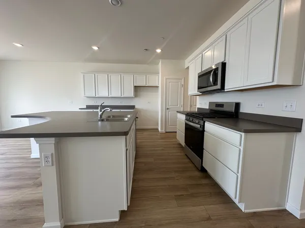 $3,300 | 2320 Horseshoe Circle, Naperville, IL 60564