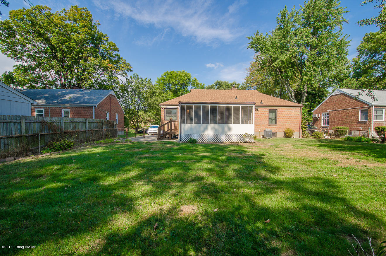 2510 Alanmede Road Louisville, KY 40205 - Photo 26 of 28 The fenced rear yard is both level and spacious.