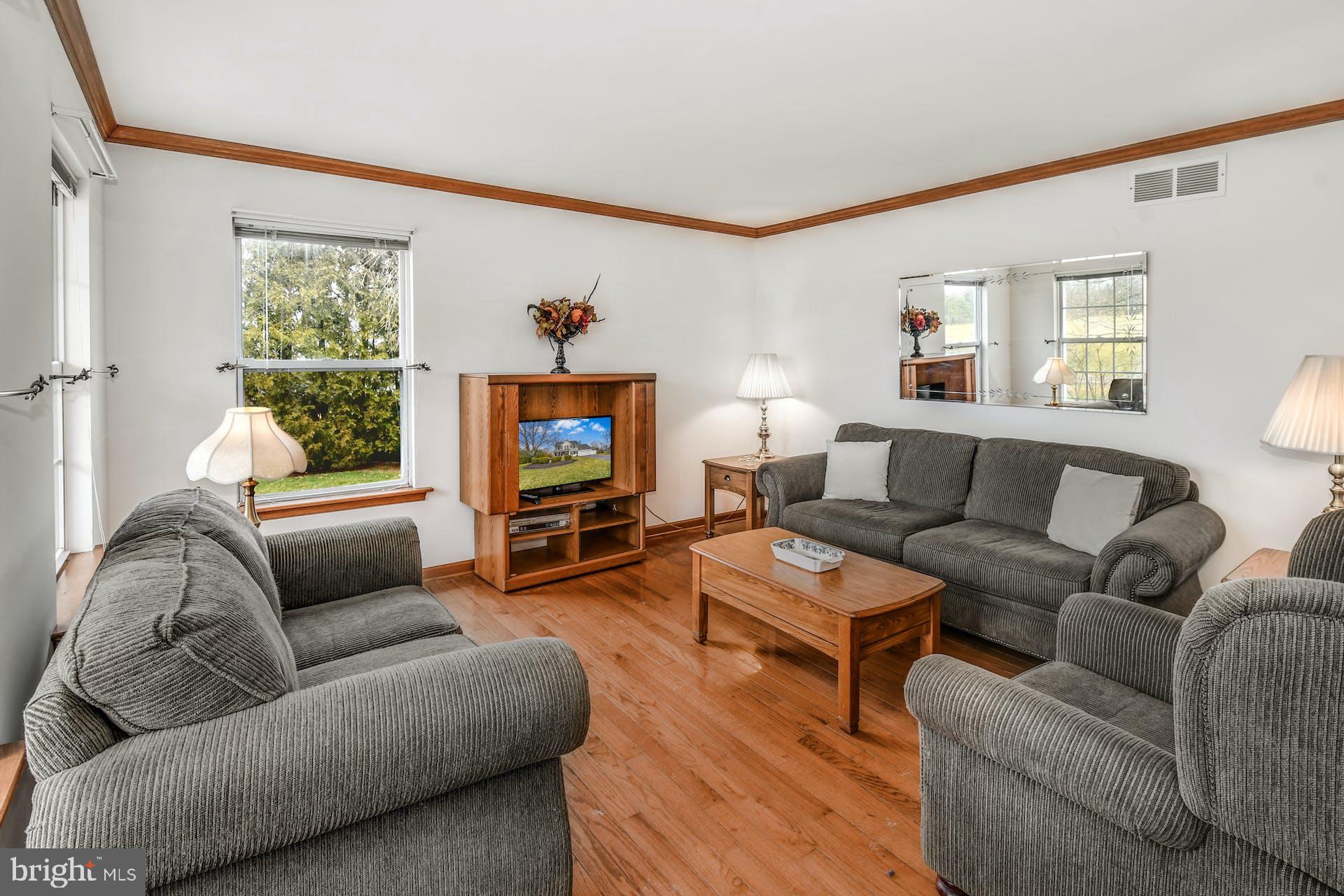 6013 German Road Pipersville, PA 18947 - Photo 3 of 30 Living Room