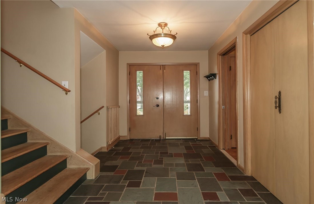 5672 Falkirk Road Lyndhurst, OH 44124 - Photo 10 of 27