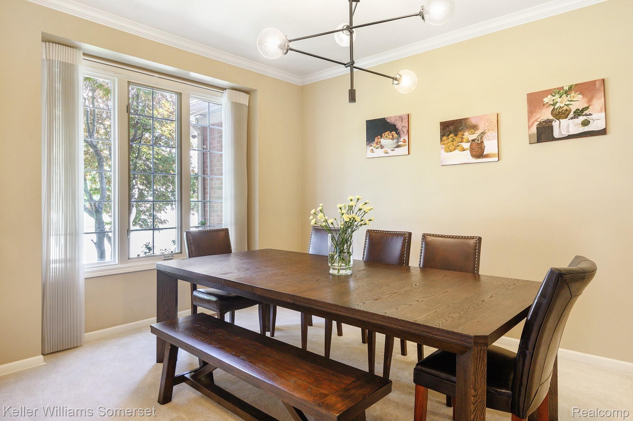 1052 Moran Drive Rochester, MI 48307 - Photo 9 of 42 Dinning room w/new dining light